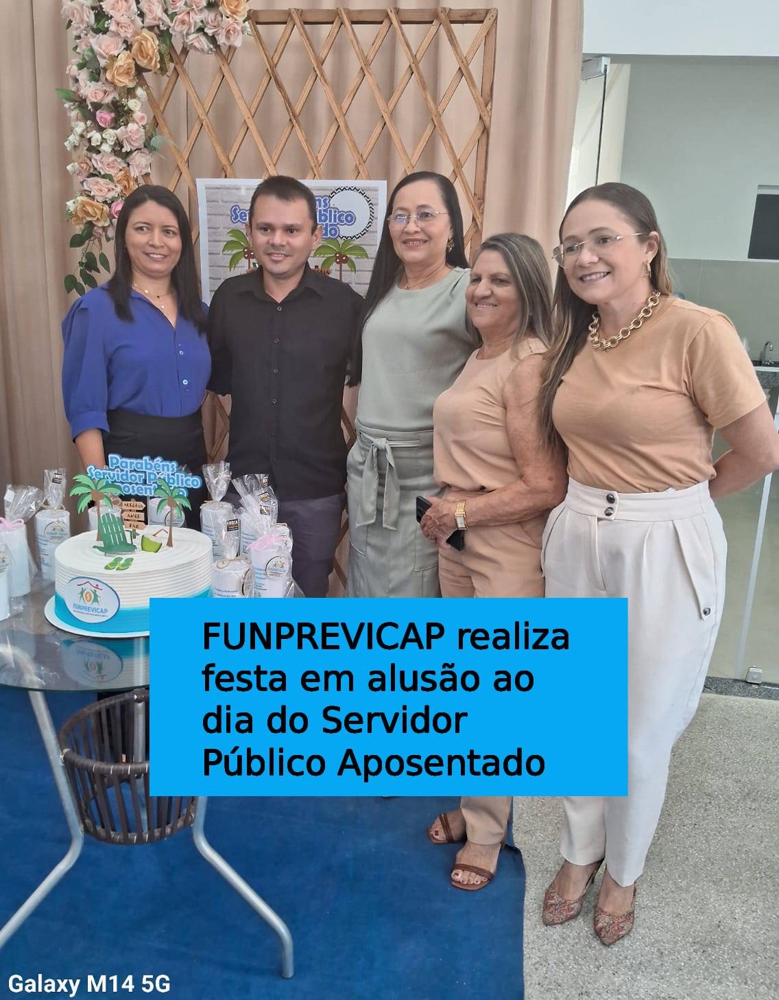 Prefeita, gerente e autoridades na foto